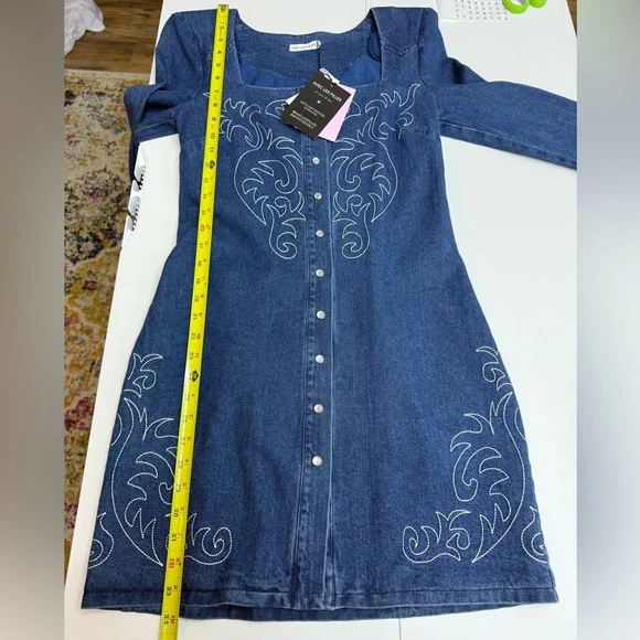 NWT Avec Les Filles Western
Embroidery Long Sleeve Denim Dress size 4 - Picture 9 of 12